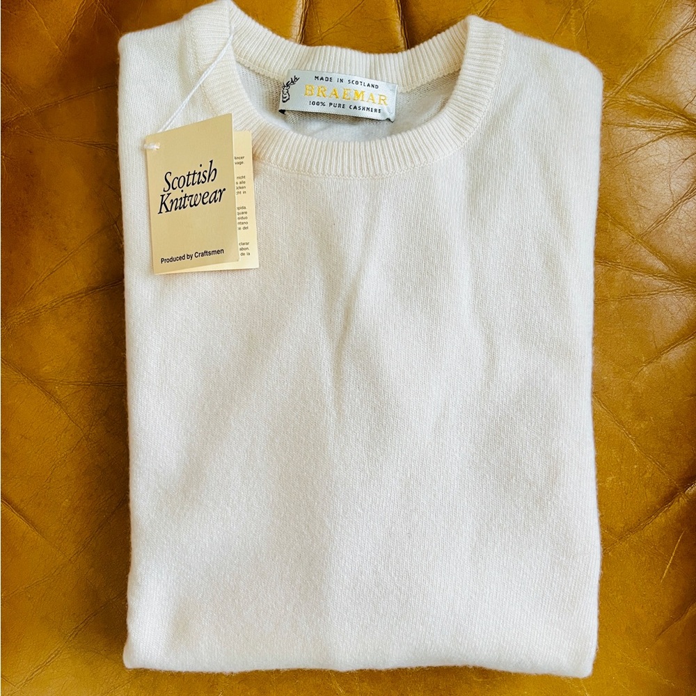 NWT 100% Scottish Cashmere off white sweater.  Lightweight. Cozy. Men/Women